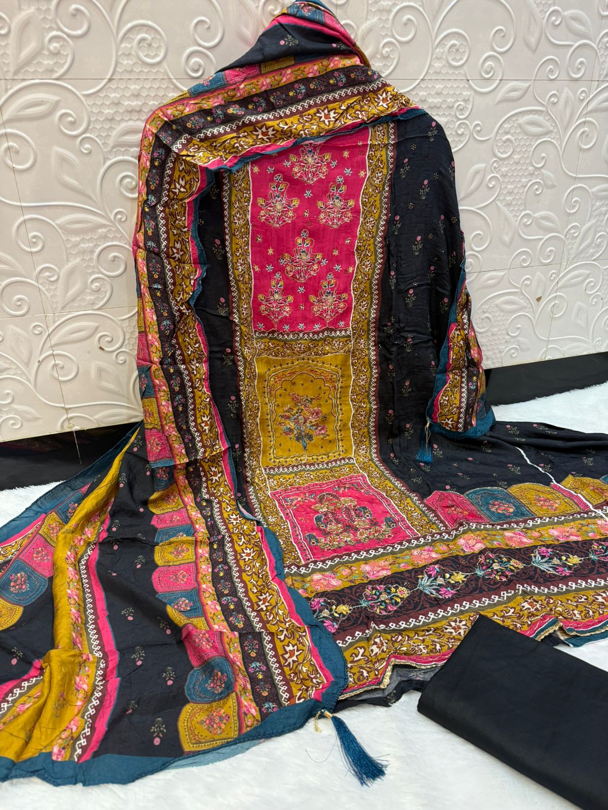 Pure Viscose Maslin Digital Print Non-Stitched 3-Piece Suit Set with Dupatta