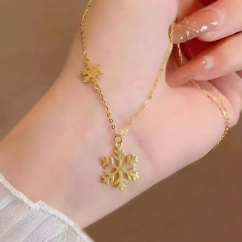 Gold-Plated Snowflake Pendant – Anti-Tarnish Stainless Steel