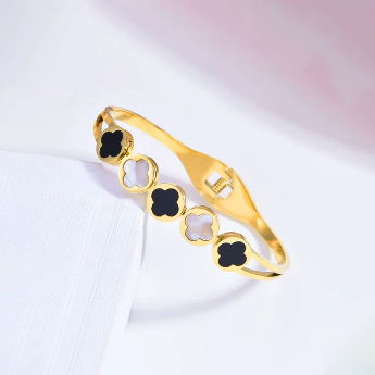 Gold-Plated Clover Bangle Bracelet – Anti-Tarnish Stainless Steel