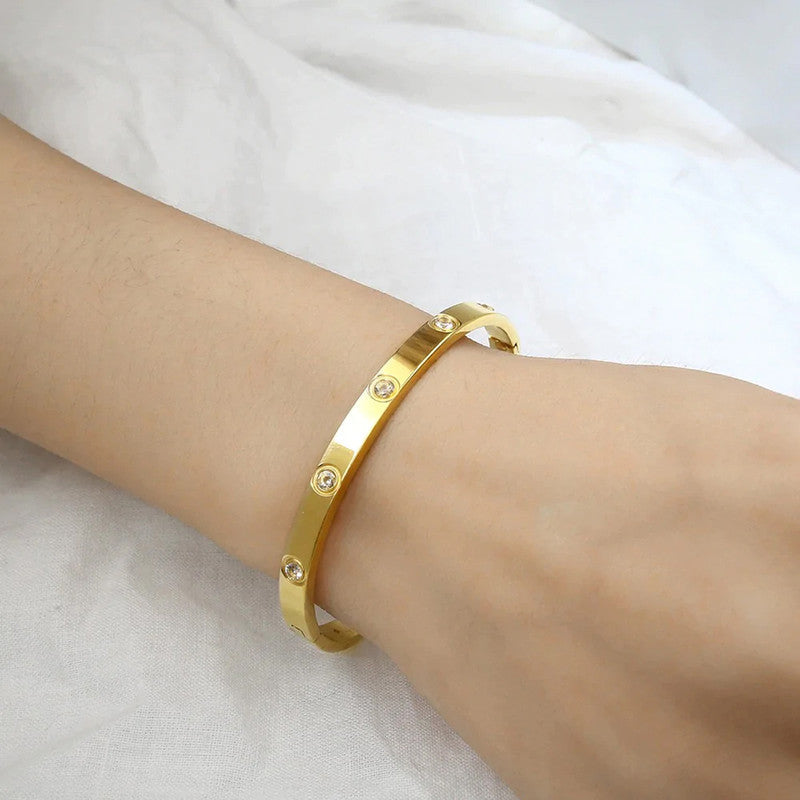 Contemporary Gold-Plated Love AD Bracelet – Anti-Tarnish Stainless Steel