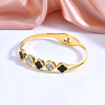 Gold-Plated Clover Bangle Bracelet – Anti-Tarnish Stainless Steel