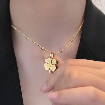 Gold-Plated Clover Pendant – Anti-Tarnish Stainless Steel