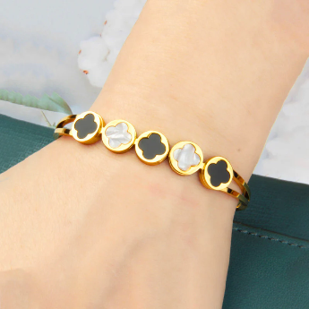 Gold-Plated Clover Bangle Bracelet – Anti-Tarnish Stainless Steel