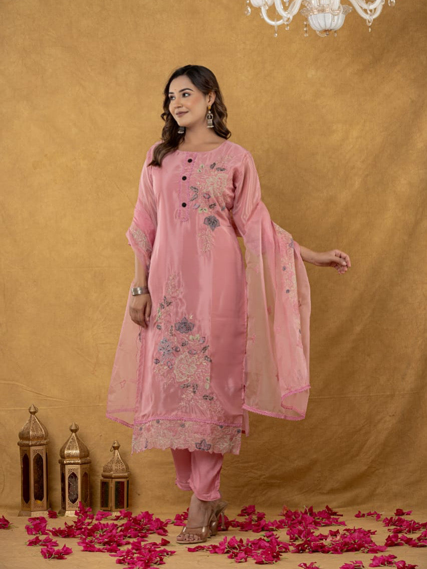 Grace in every thread 🌸 Soft pink elegance for your festive moments.